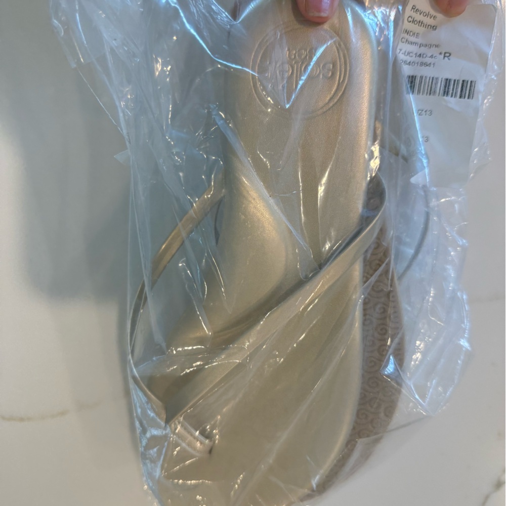 Solei Sea Indie flip flop/sandal in champagne